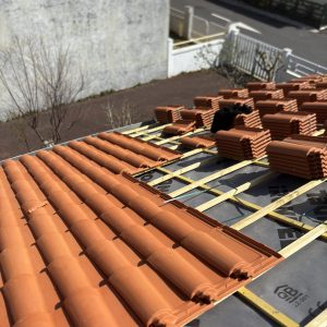 remaniement complet d'une toiture en tuile GR13 rouges
